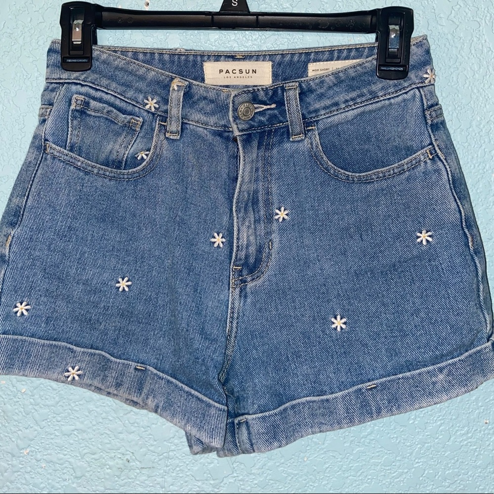 Pac sun daisy shorts